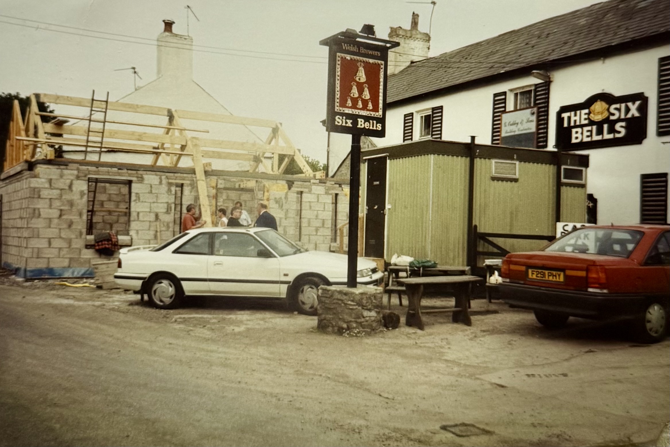 The front of the pub, showing the Restaurant area which has been built from breezeblocks. The windows and door have been fitted, and the roof is being constructed.